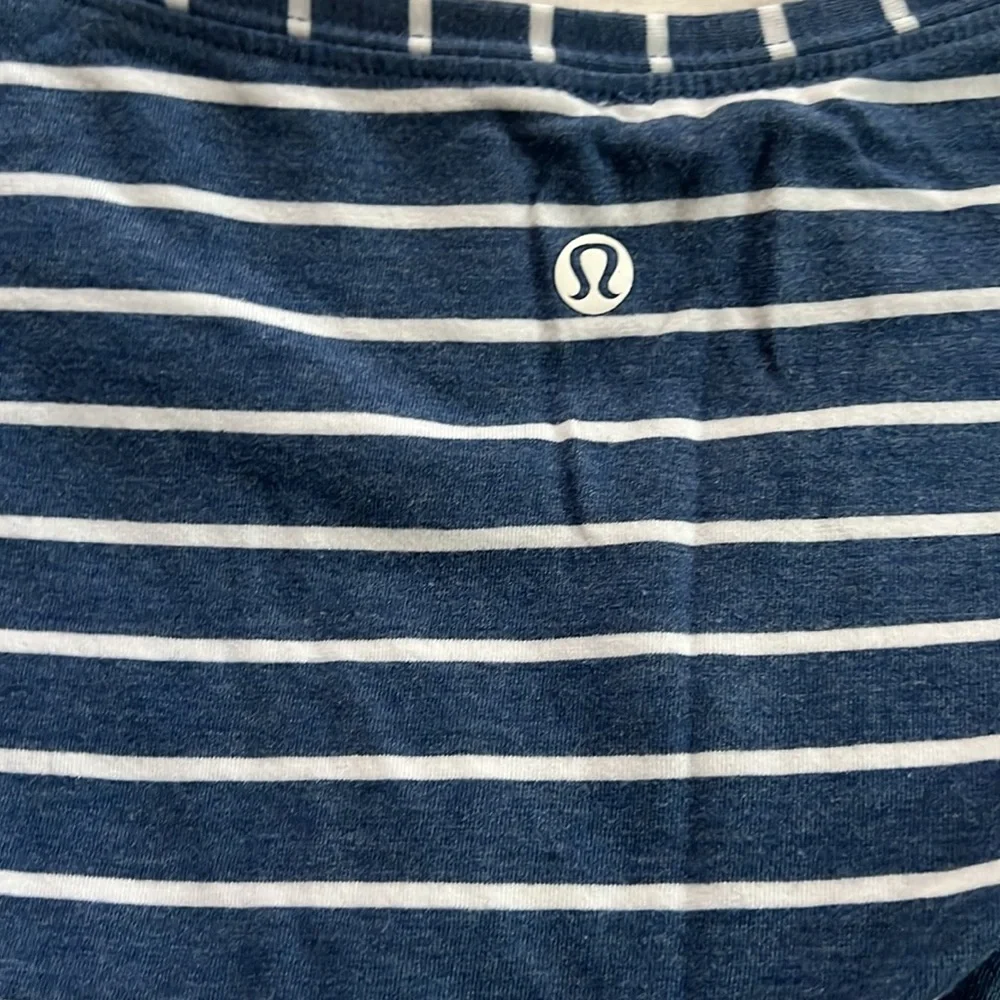Lululemon weekend Long Sleeve Shirt - Picture 4 of 7